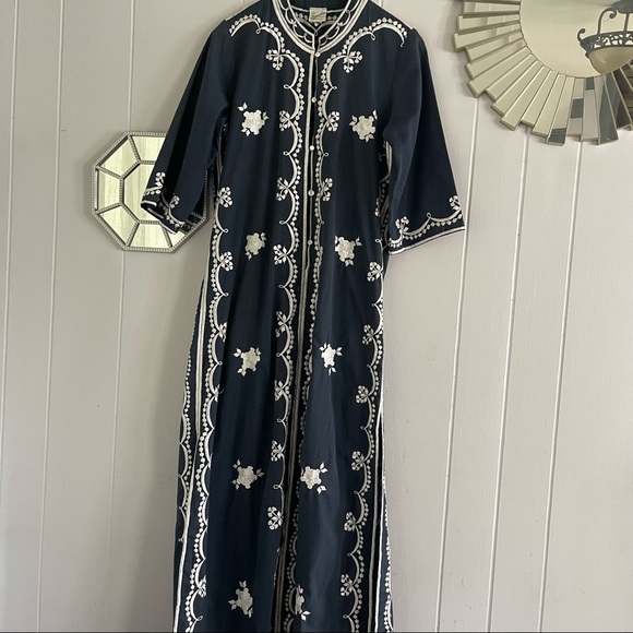 Vintage Leandra Crochet Embroideries Blue & White Floral Caftan - Picture 4 of 14